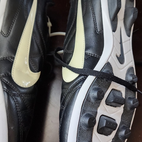 Nike soccer shoes [6 Y] - Picture 3 of 3